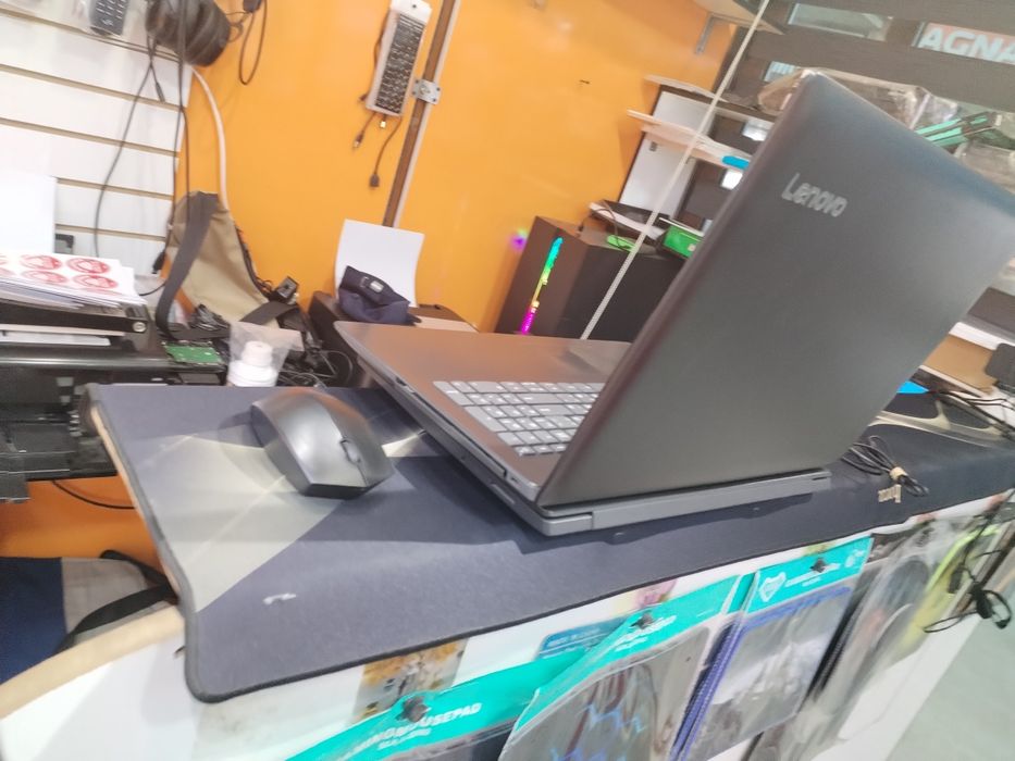 Noubook sotiladi Lenovo