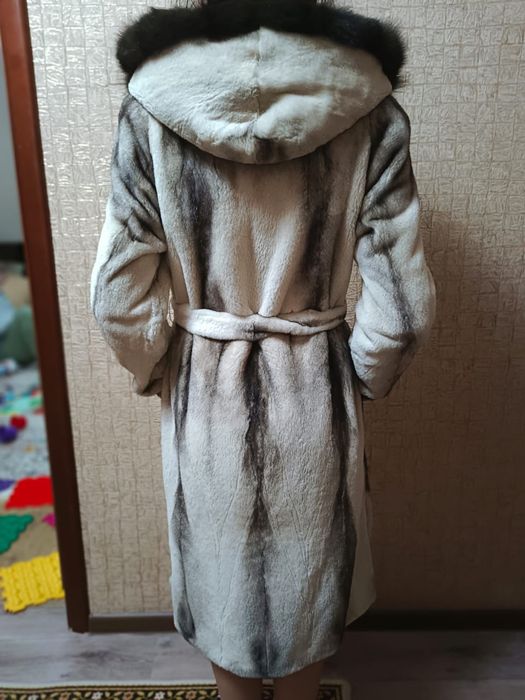 Норковая шуба с капюшоном из соболя
