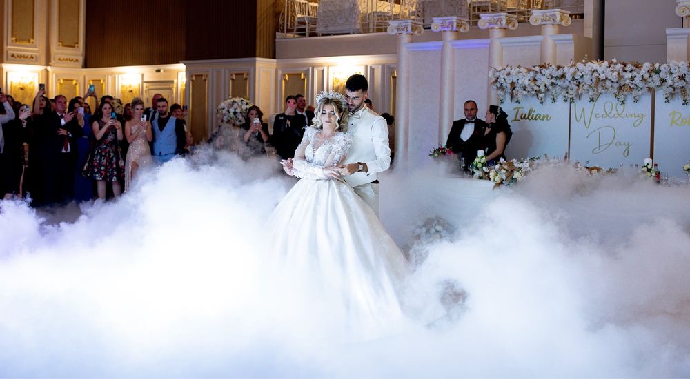 coroniță deosebită de prințesă cu pietre prețioase.