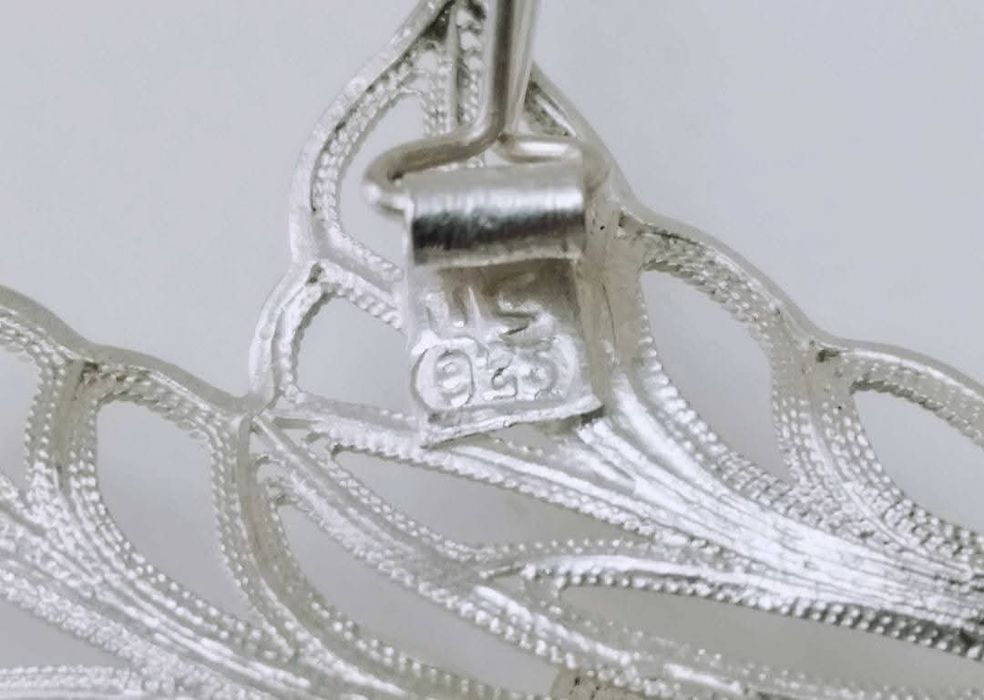 Veche brose filigran, cu flori, din argint de 925