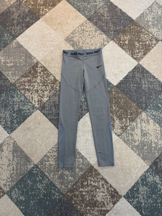 Дамски клин Nike Pro