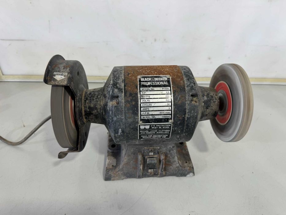 Шмиргел Black and Decker 2бр. 250W