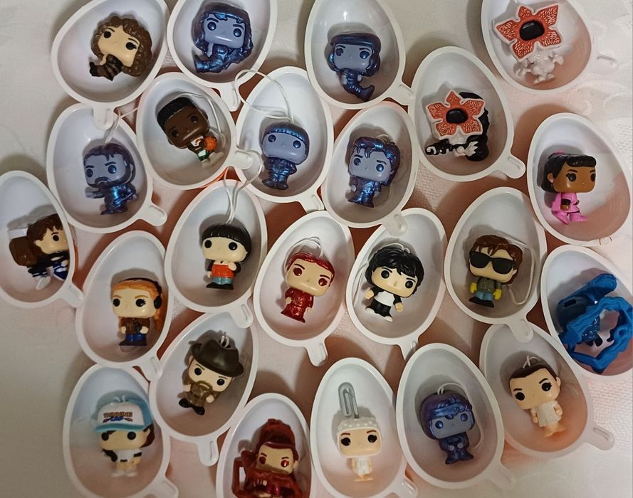 Продам всё коллекцию фигурок "очень странные дела"