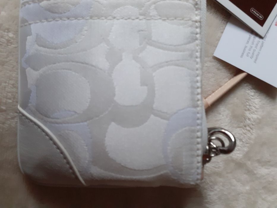 Дамска чантичка за китка Coach