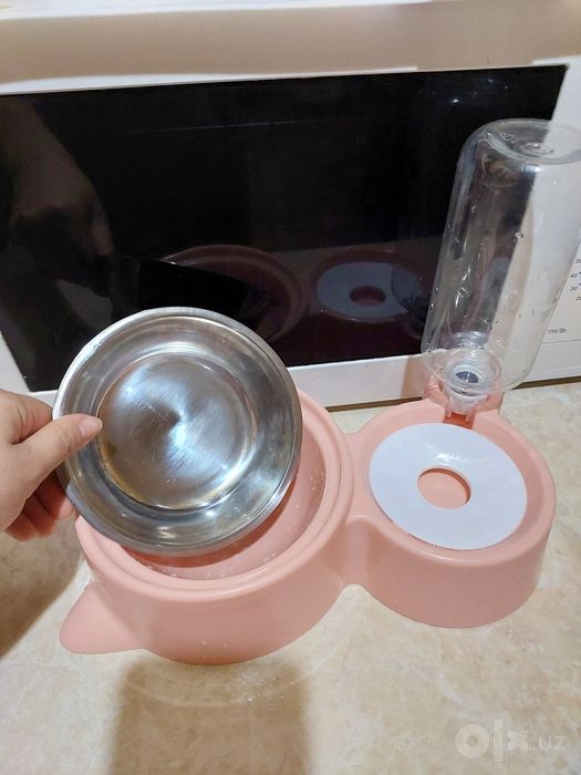 Миска для кошки с автоматической наливайкой воды