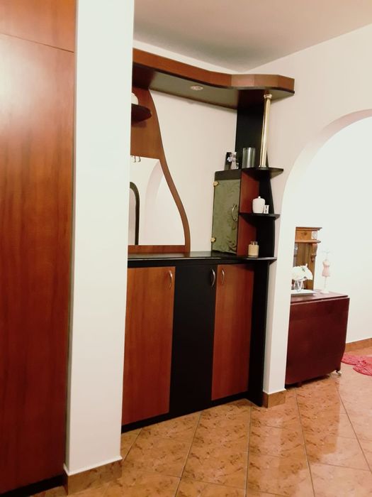 Inchiriez apartament Str.Aluminei cu loc de parcare