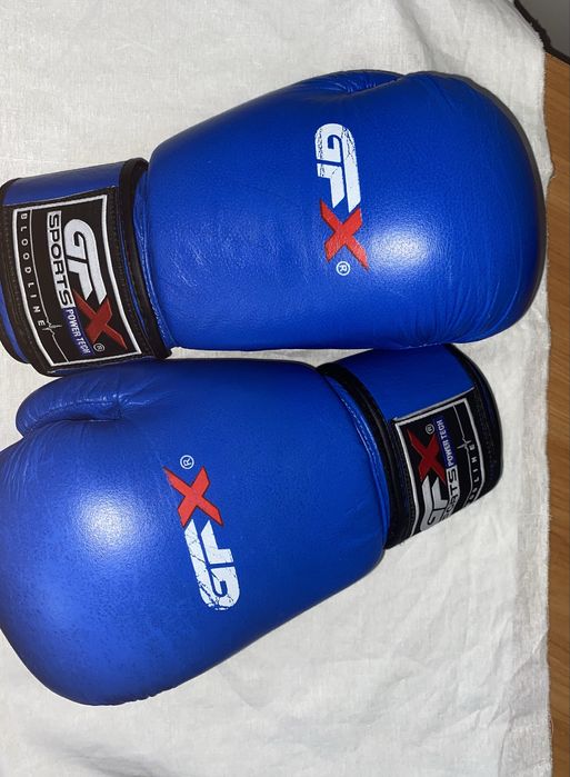Перчатка боксёрски новый