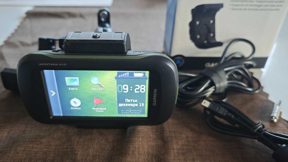 GPS Навигация Garmin Montana 610 със зареждаща стойка RAM монтаж