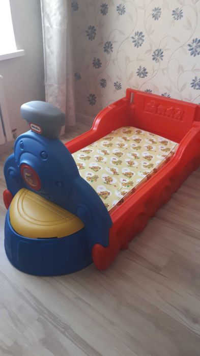 Продам детскую кровать паровозик