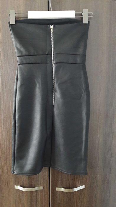 Елегантна черна рокля