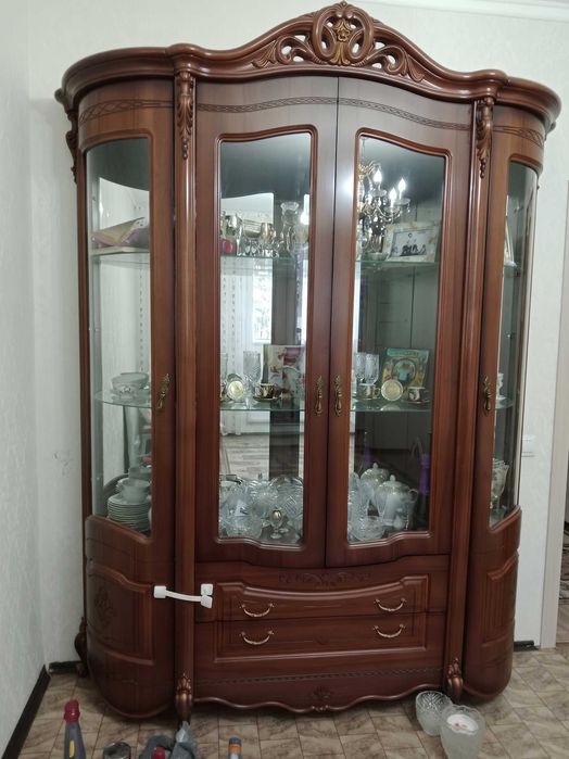 Продам сервант в зал / гостиную