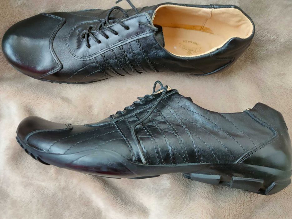 Нови кожени спортни обувки