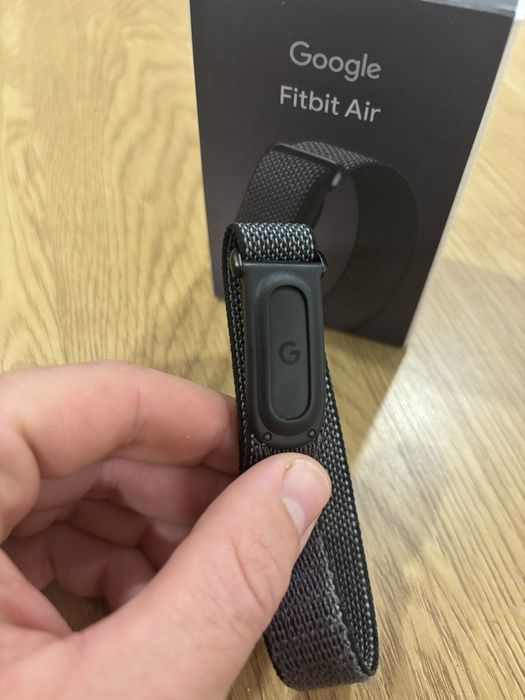 Fitbit air фитнес гривна google obsidian black