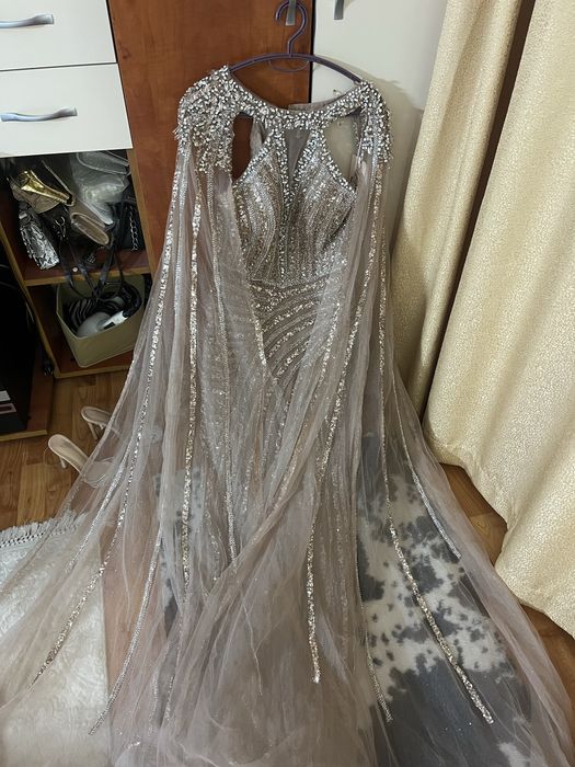 Елегантна рокля