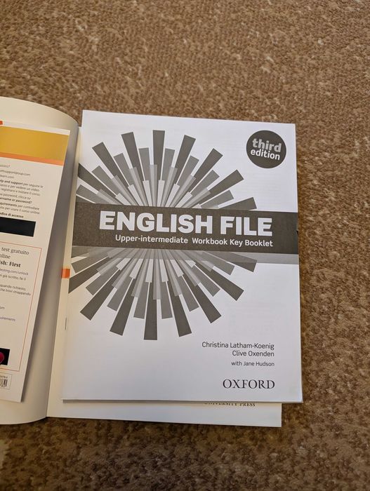 Учебник по английски език за B2: English File Digital Gold B2