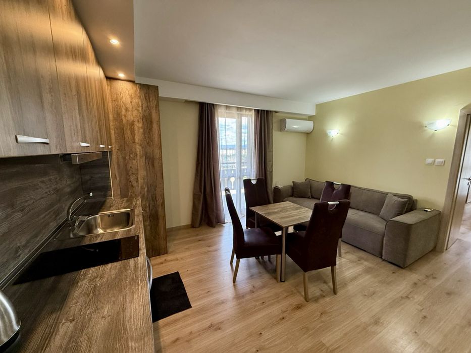 Тристаен светъл апартамент в жил. сграда с Акт 16 в Банско