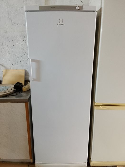 Продам морозильный шкаф Indesit