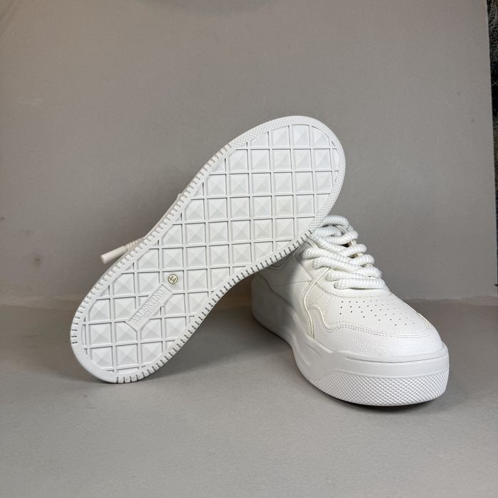 Valentino Garvani Stud XL "White"! НОВИ!
