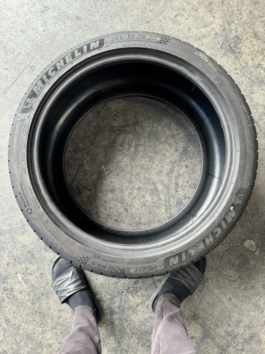 285/35/20 Michelin
