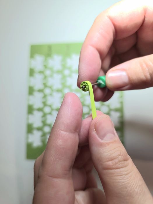 Set confectionat 100 martisoare quilling trifoi norocos