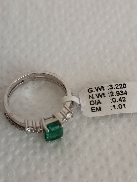 Продам золотое   14к  кольцо с афганским изумрудом.цо