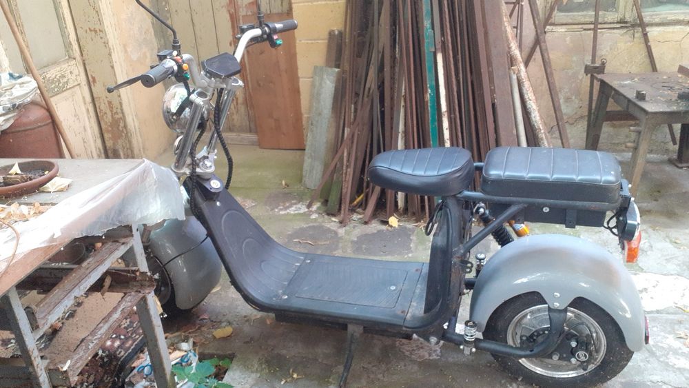 Scuter cu baterie electric