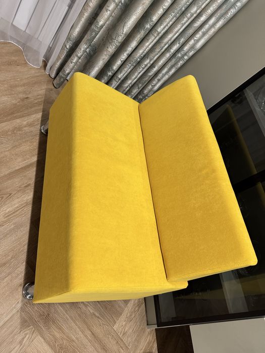 Диванчик желтый IKEA
