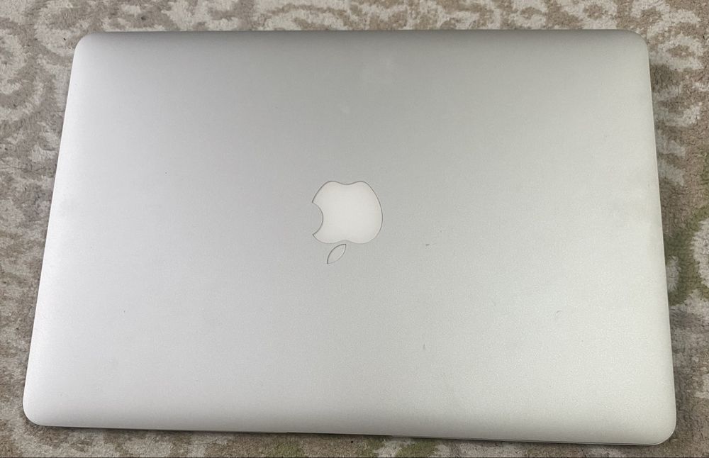 Продам мак бук аир 2017 года