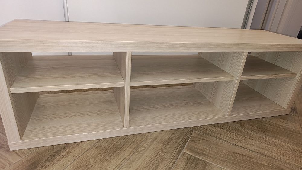 Comoda TV cu rafturi pentru sistem audio