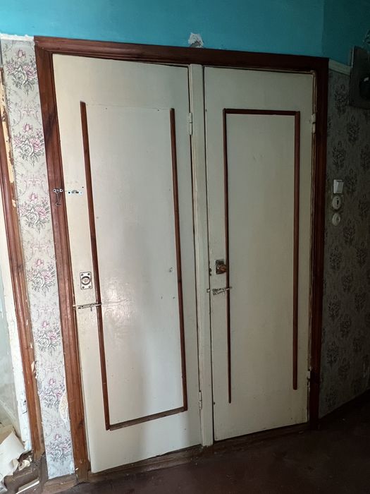 Двери деревянные б/у отдам