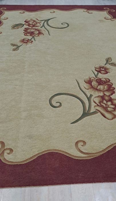 Ковер коричневый