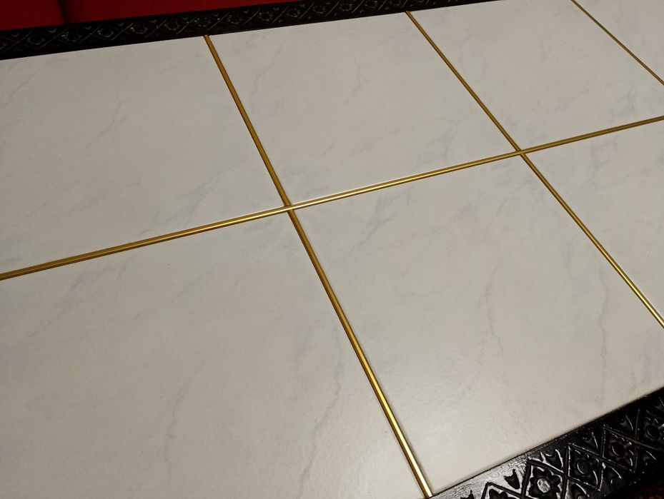 Масивна дървена холна маса