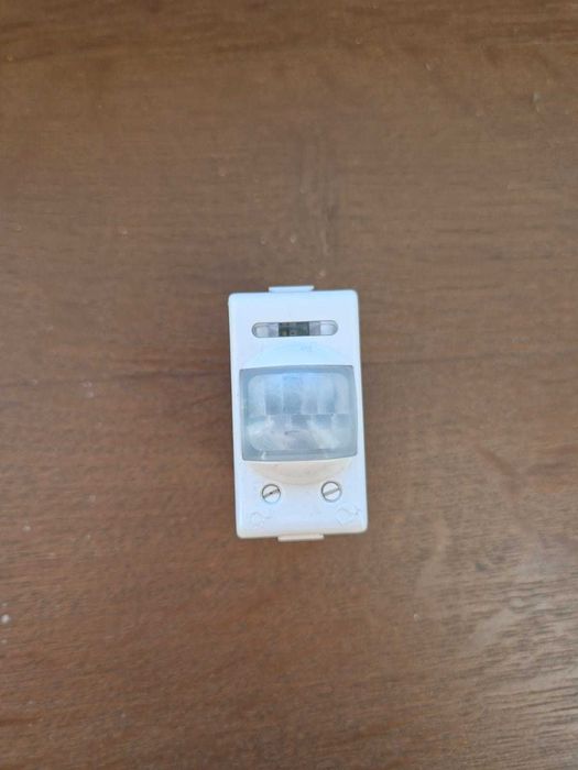Intrerupator cu senzor miscare IR 1M Matix Bticino