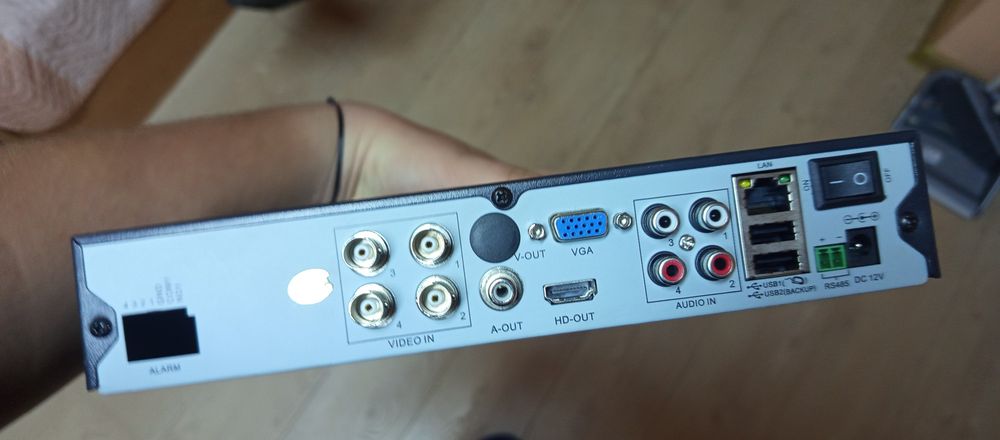 Продавам три камери с ресийвар