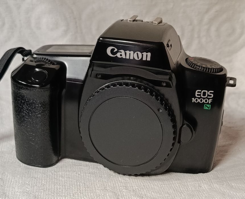 Canon EOS 1000F body