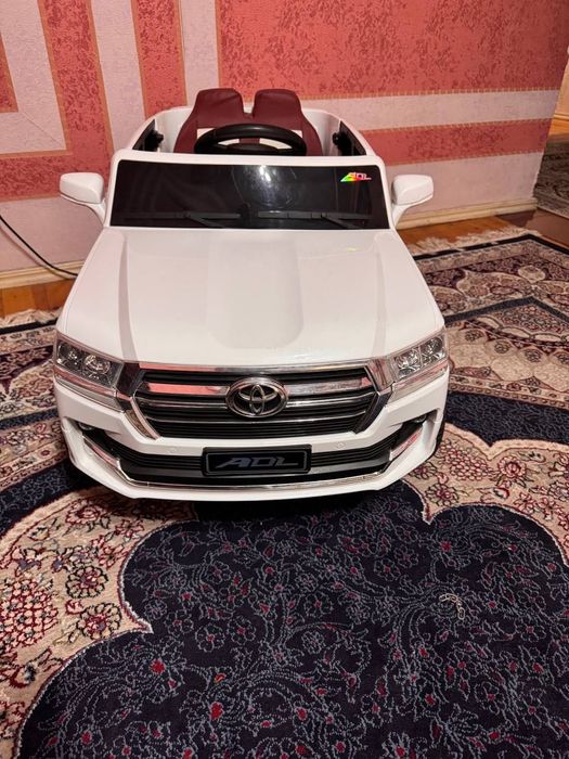 Детская машина электрическая