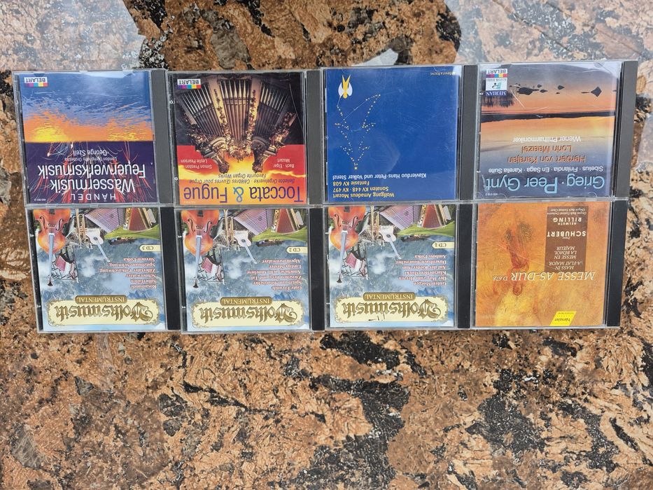 Vand Lot 40 CD cu muzică clasică mixta 

- Tot lotul de 24 CD cu muzic