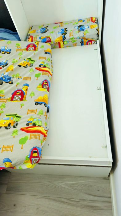 Vand pat rabatabil pe perete pt copii