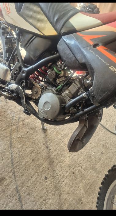 Vând Aprilia 125 2t