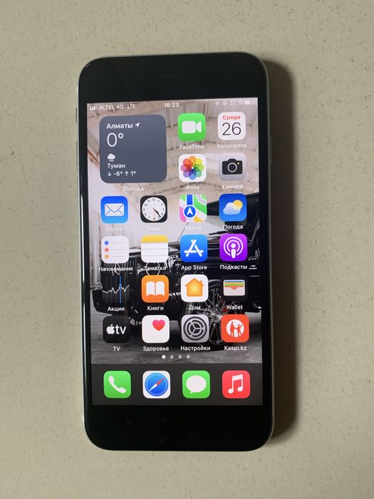 Продам Айфон SE 2020