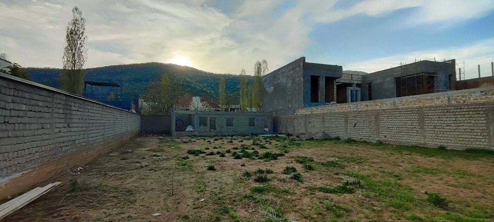Земля в Хумсане с постройкой