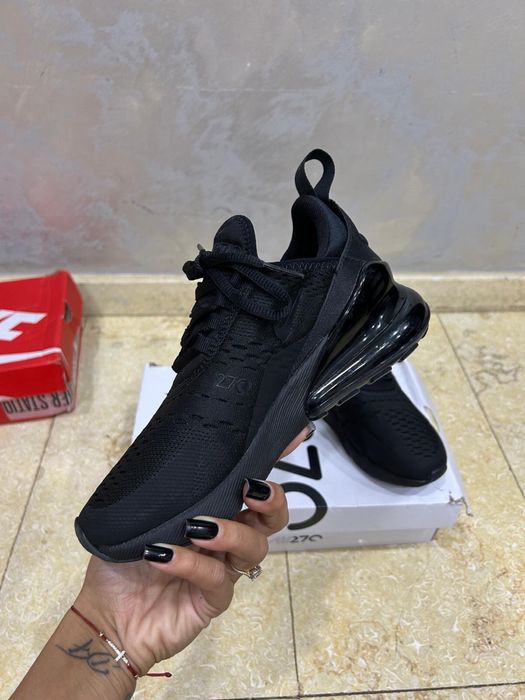 Tenesi Nike Air Max 270 Triple Black femei