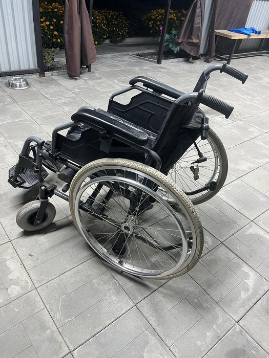 Продам инвалидную коляску