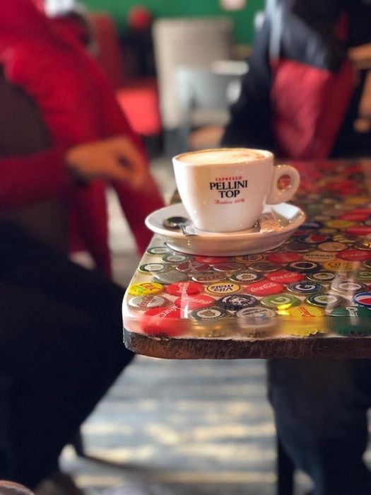 Blaturi  mese din rasina epoxidica cu capace de bere