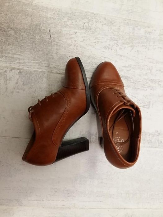 Обувки с ток от еко кожа