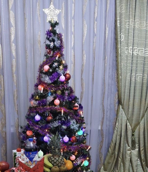 Продается ногодняя елка