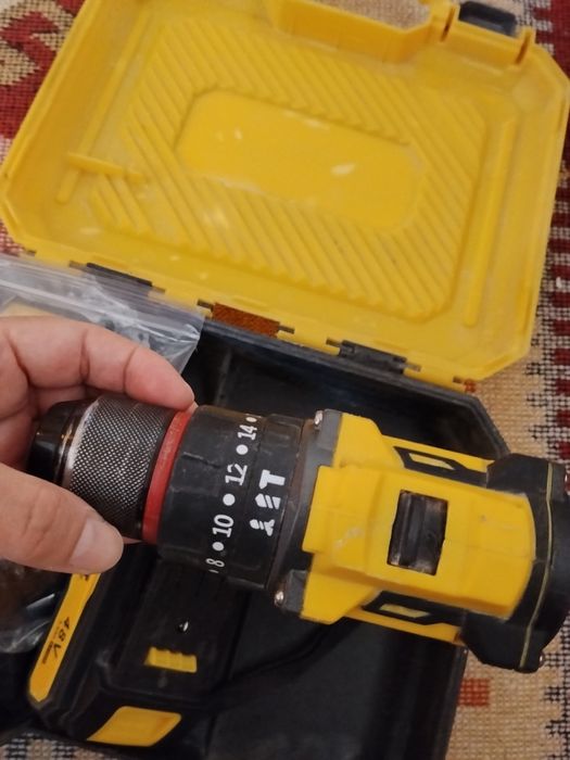 Фирменный шуруповёрт DeWalt