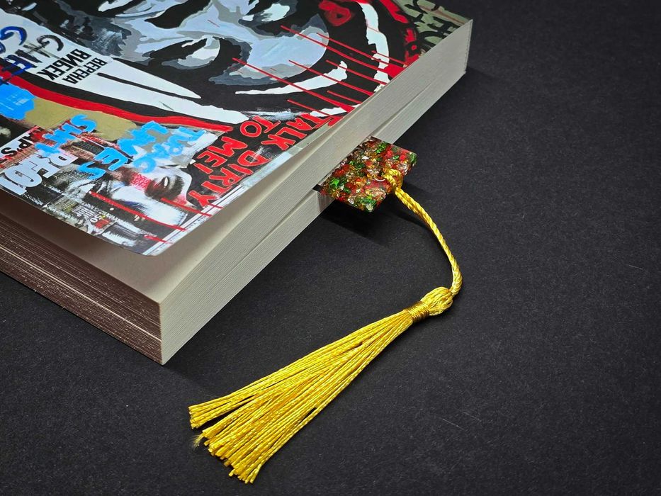 Книгоразделител от епоксидна смола с цветя