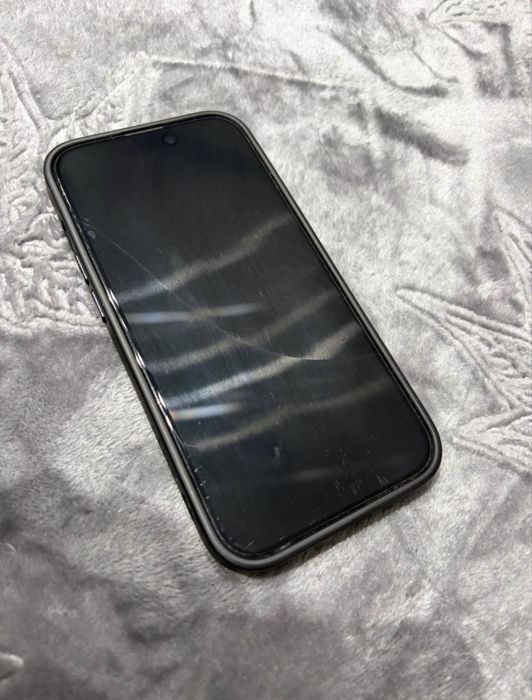 Iphone 15 arata foarte bine