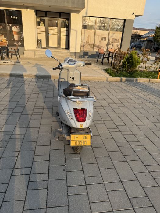 Vespa primavera se conduce fara permis